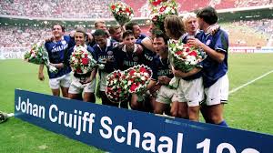 Ook heeft het toernooi sinds 2017 een nieuw logo gekregen van de knvb, waarin eveneens de beeltenis van johan cruijff is verwerkt. 1996 Psv Wint Eerste Johan Cruijff Schaal Op Dramatisch Veld Arena Nos