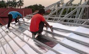 Cara menambal atap seng yang bocor menggunakan flashband Atasi Atap Rumah Bocor Cek Bahan Bangunan