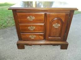 Shop for broyhill accent tables at walmart.com. Reduced Vintage Broyhill Gallery 3 Drawer 1 Door Nightstand Side End Table Ebay