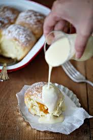 Buchteln Mit Mirabellenfullung Und Vanillesauce Zucker Zimt Und Liebe Kochen Und Backen Einfacher Nachtisch Rezepte