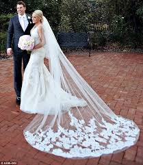 A Guide To Wedding Veil Lengths Choose Your Perfect Style With These Pros Cons Wedding Gowns Online Wedding Gowns Mermaid Lace Bride