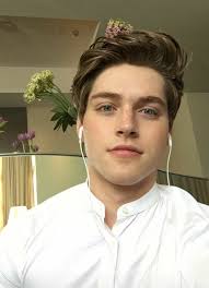 Detodo De Todo Amreading Books Wattpad Amreading Books Detodo Todo Wattpad Orta Uzunlukta Sac Stilleri Sarisin Erkekler Unluler