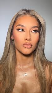 Mariam Khoshaba's Instagram, Twitter & Facebook