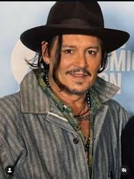 JOHNNY DEPP WEAR MARK "MISTER FREEDOM" Johnny Depp is known for his  eccentric and individual style that combines high-seam pieces with  laid-back, wide, worn, comfortable and vintage features that give him a