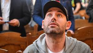 Сторонники навального упрекнули комика в работе по методичке и продажности, а стих репостнул соловьев. M1kikunwc8nyem