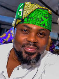 Caption please... I can't stop enjoying jenifa's diary.. It's like I have  not seen it before.. What a good time to watch those throw backs..!!! Try  your hands