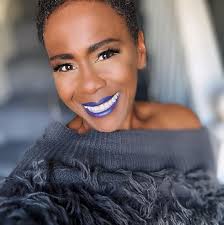 Let's raise a cigar to our favorite single working woman, Elaine Benes.