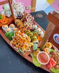 ✨¿Cuál de nuestras fabulosas promos, te vas a pedir hoy?✨ • Foto 1: Barco  Promo de agosto. L599 • Foto 2: Promo para 2 de Yakimeshi con Costillas  L230 • Foto 3: