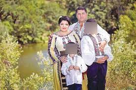 Vestea că soția celebrul compozitor și dirijor al orchestrei lăutarii chișinău, nicolae botgros, a decedat a venit ca un trăsnet pentru prietenii lor, pentru familie, dar și pentru întreaga lume. Ce A Spus Iubita Lui Nicolae Botgros Cand A Fost IntrebatÄƒ De Copil ReacÈ›ia Maestrului DupÄƒ Ce S A Aflat CÄƒ A Devenit TatÄƒ La 65 De Ani