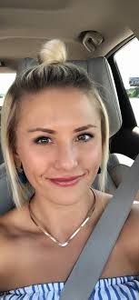 My hair is be popping now is my knees 😝😝🤪