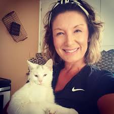 FOUND BLACK AND WHITE KITTEN ON BOURNE ROAD GRAVESEND Please share and  please PM me with any info to get this beauty back to her owner!