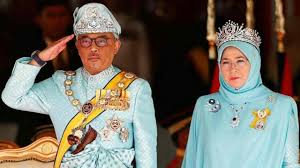 Sultan ahmad shah had been expected to abdicate in favour of his son tengku abdullah, putting the regent in line to be the next malaysian constitutional. Malaysia Crowns Sultan Abdullah Sultan Ahmad Shah 16th King After Historic Abdication Of Sultan Muhammad V World News Firstpost