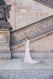 Ihre brautkleider sind maßgeschneiderte unikate, bei ihrer kollektion lässt sich carola ackermann durch carola ackermann olvenstedter straße 44d 39108 magdeburg tel.: Elegant Verspielte Brautkleider Im Vintage Stil Von Fraulein Liebe