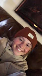 Isabelle Fee (@izzifeeee)