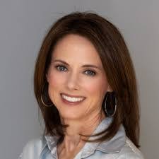 Peggy Roe's Instagram, Twitter & Facebook