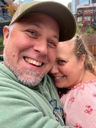 How to start a large-scale beekeeping operation with 400 hives in Texas?