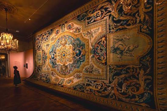 A King's Carpet exhibition @metmuseum The first ever exhibition of the  famed Savonnerie manufactory in Paris. In 1668, Louis XIV commissioned the  largest carpet ever woven at the time, consisting of 92