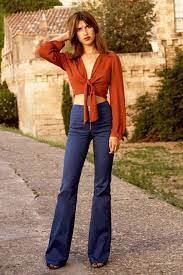 From casual tops and shorts to hippie shirts and jeans to dresses for the office and even jumpsuits for the disco dance floor. Jeanne Damas Elements Of Style Faraway Places 70s Inspired Fashion 70s Outfits High Fashion Street Style