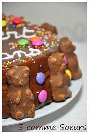 Gateau D Anniversaire Pour Enfant Au Chocolat Et Aux Bonbons Paperblog Gateau Anniversaire Enfant Gateau Facile Et Original Gateau Chocolat Enfant