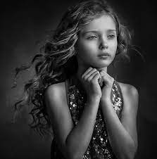 Black And White Photos Guardado Por Mavi Kids Portraits Photography Fine Art Portrait Photography Children Photography