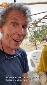 ▶️ Dit gebeurt er als je te gast bent in een dorpje in Sierra Leone 🍗🍚,  Programmamaker Victor Rosier was in Sierra Leone om reportages te maken  voor EO Metterdaad. 🧡💪 Tussendoor had hij tijd om te ...