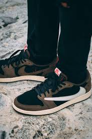 Travis scott and air jordan collaborated on another color way of the jordan 1 silhouette and this time they created a unique low color way! Travis Scott X Air Jordan 1 Low On Feet Closer Look Photos Hypebeast