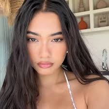 Thuzar (@thuzar_wintlwin) • Instagram photos and videos