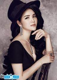 Lý nhã kỳ được biết đến là mỹ nhân nức tiếng của showbiz việt với số tài khoản khổng lồ với lượng kim cương, hột xoàn nhiều vô kể. Diá»…n Vien Ly Nha Ká»³