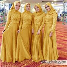Bila anda ingin membuat dress kombinasi batik dan brokat model kebaya, anda bisa mencoba gunakan hijab berwarna senada dengan warna atasan untuk membuat tampilan semakin elegan dan. Baju Brokat Pesta Dewasa Gamis Maxi Tasya Gold Bahan Satin Velvet Size Xl No Pasmina Shopee Indonesia