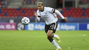 Fichajes, salarios, palmarés, estadísticas en el club y selección. Lukas Nmecha Der Sturmer Dem Die U21 Vertraut