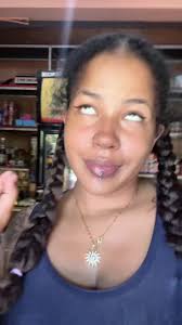 Gro fii inn al fer vertical labret piercing