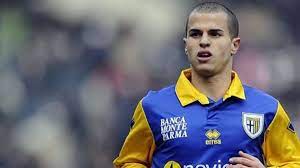 How old is sebastian giovinco of the italy national team? Giovinco Stays At Parma Eurosport