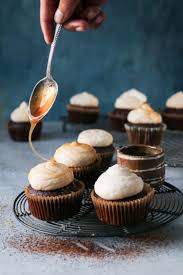 Coffee Chocolate Cupcakes With Caramel Mascarpone Cream Rezept Mit Bildern Schokoladen Cupcakes Leckere Cupcakes Kaffee Und Kuchen