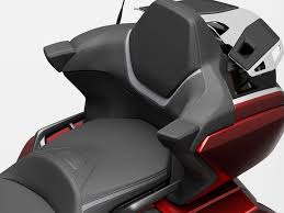 Honda gl1800 gold wing'i alırken ve kullanırken çeşitli vergiler ödemeniz gerekir. Honda Gold Wing Und Gold Wing Tour 2021 Mehr Stauraum Moto Ch