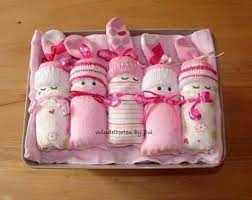 Mit einem geschenk zur geburt verhält es sich im grunde wie mit jedem anderen geschenk: Windelbabys In Der Box Madchen Baby Geschenk Geburt Taufe Windelbabies Rosa Baby Box Der G Geschenke Zur Geburt Madchen Baby Geschenke Windelbabys