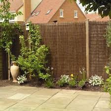 Looking for ideas to decorate your garden fence? Garden Screening Ideas For Creating A Garden Privacy Screen Tag Garden Screening Ideas Cheap Garden S Fence Design Privacy Fence Designs Cheap Privacy Fence