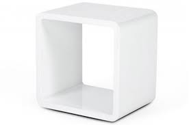 Minimaliste, il se place très facilement dans votre univers décoratif et se rend. Chevet Design Cube Blanc Laque Tables De Chevets Pas Cher