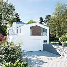 A simple 'envelope' is a very cost the idea of building the 'projekthaus' was first discussed in 1997. Felix Fischer Architekten Projekt Haus Schusser