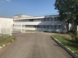Rousseau 30 yaşında paris'e gittiğinde artık başkentin gittikçe liberalleşen kültür yaşamını etkileyebilecek bir düşünür, yazar ve müzikçiydi. Nouveau Batiment C College Jean Jacques Rousseau