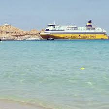 Dejeuner Les Pieds Dans L Eau Face A Notre Bateau Megasmeralda Corsicaferries Corsetagram Teamcorsica Ilerousse Sardinia Corsica Boat