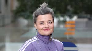 Erika stárková má velice dobře rozjetou kariéru, zároveň se stále věnuje práci au pair, která jí baví a nevzdala se jí ani kvůli herectví. Letos Je To Rok Eriky Starkove Je Si Jista Znama Herecka A Zpevacka Mujrozhlas