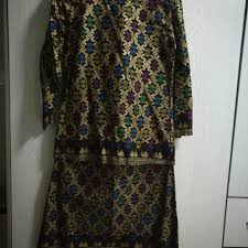Contoh baju kurung moden kain songket downlllll mp3 & mp4. Baju Kurung Kedah Dengan Kain Songket Cetak Women S Fashion Clothes Others On Carousell