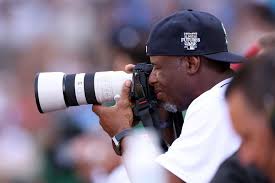 WATCH: MLB legend Ken Griffey Jr. turns photographer to capture  $150,000,000 icon Lionel Messi - radiozona.com.ar
