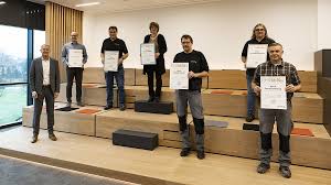 820 Jahre Betriebszugehörigkeit: Die Rösler Oberflächentechnik GmbH ehrt 67  langjährige Mitarbeiterinnen und Mitarbeiter