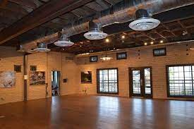 6 Austin Wedding Venues Where Byo Is A Ok Outside Caterer Allowed Austin Wedding Venues Wedding Catering Austin Wedding