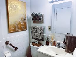 Here are 37 ideas to transform your bathroom into a work of art. Small Apartment Bathroom Ideas How To Make A Tiny Bathroom Pretty Moda Misfit