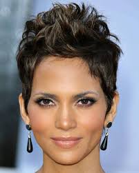 Photoshop Master Seamlessly Combines Two Celebrities Into One Famous Face Funky Short Hair Halle Berry Short Hair Pixie Haircut