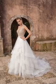 Check spelling or type a new query. Brautkleid Mit Volants Strass Und Tiefem V Ausschnitt Von Justin Alexander Modell 88059 Heiraten Mit Braut De