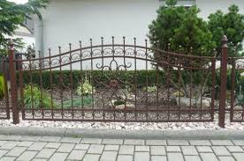 Ein Gehammerter Zaun Mit Ornament Und Schnecken Modell 86 Schmiedeeisen Zaun Gartenbrucken