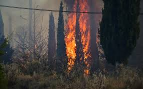 Ειδικότερα, η φωτιά ξέσπασε στην περιοχή μπούκα σε σκάφος που επέβαιναν δύο άτομα. T79 Qpiwemlrym